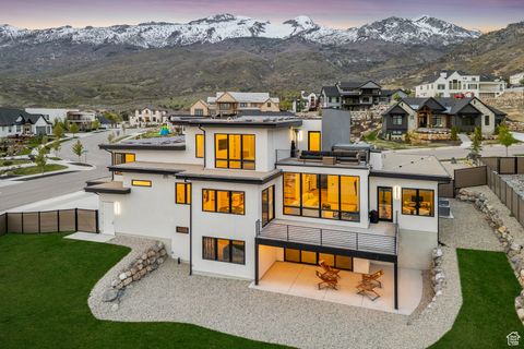Photo of 3944 W OAK HILL DR, Alpine, UT 84004 (MLS # 2081715)