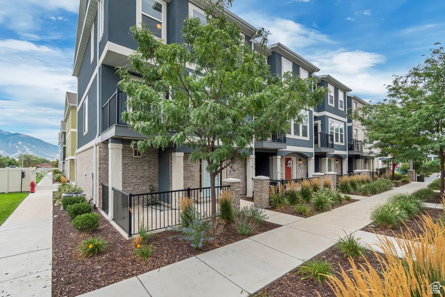 **PRICE REDUCED** **MOTIVATED SELLERS**. Wonderful end-unit townhome with lots of windows and natural light.  Close to freeways for quick access around the valley.  Enjoy 2 outdoor patios, a master bedroom suite and a spacious main floor for entertaining.  Don't miss out on this fabulous end-unit townhome.