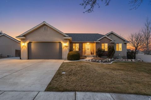 Tiny photo for 286 W SKY CT, Saratoga Springs, UT 84045 (MLS # 2134905)