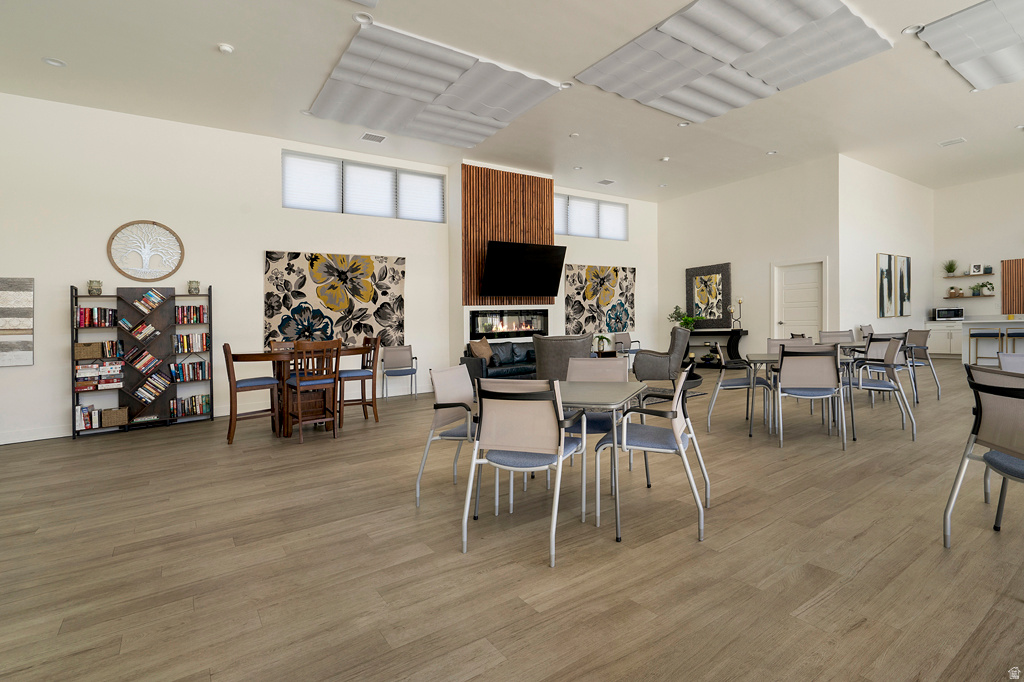 CAPRI CONDOS - Residential