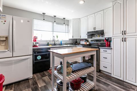 Tiny photo for 220 W 590 N, Layton, UT 84041 (MLS # 2144532)