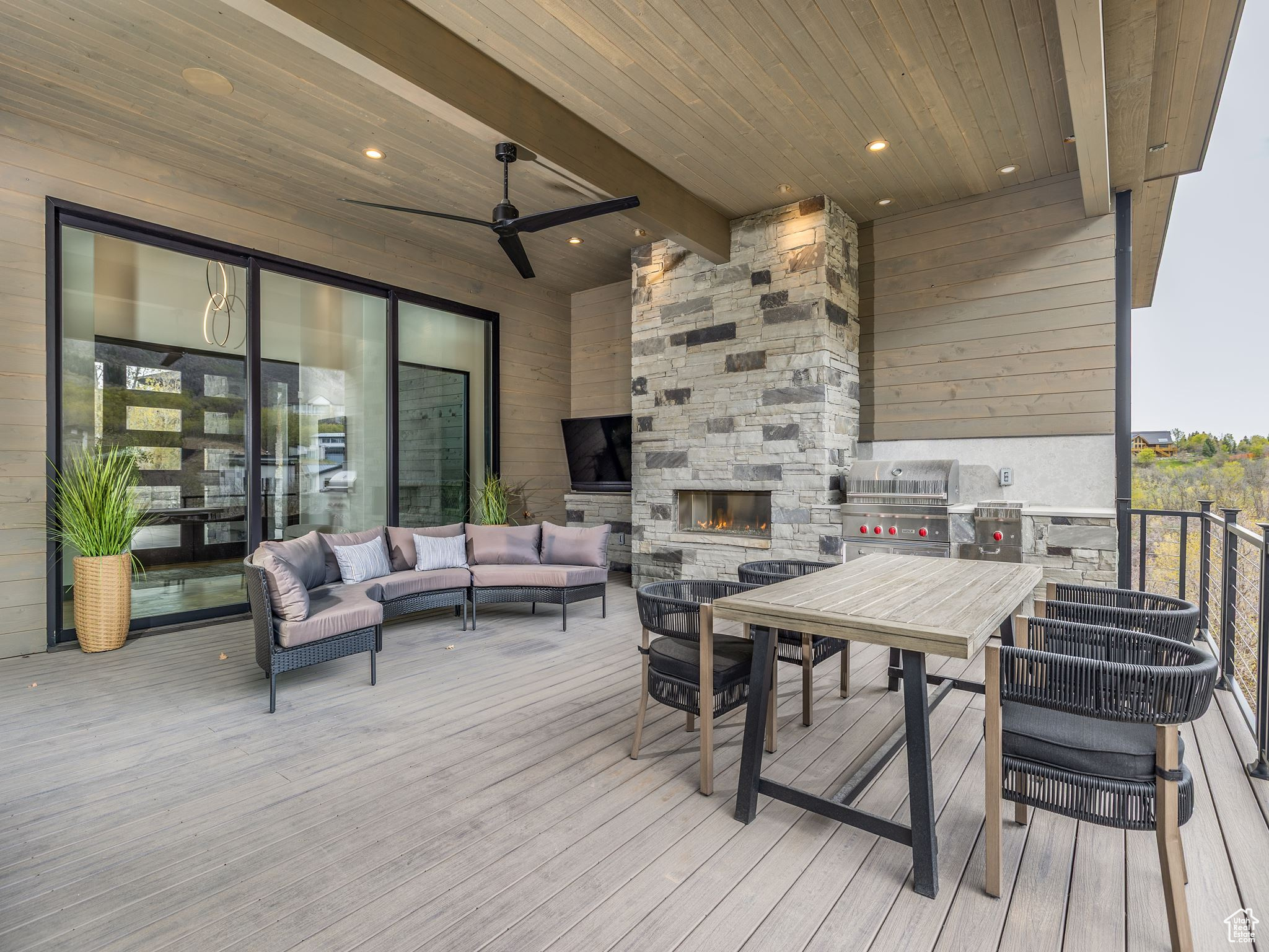 SUMMIT CREEK - Residential