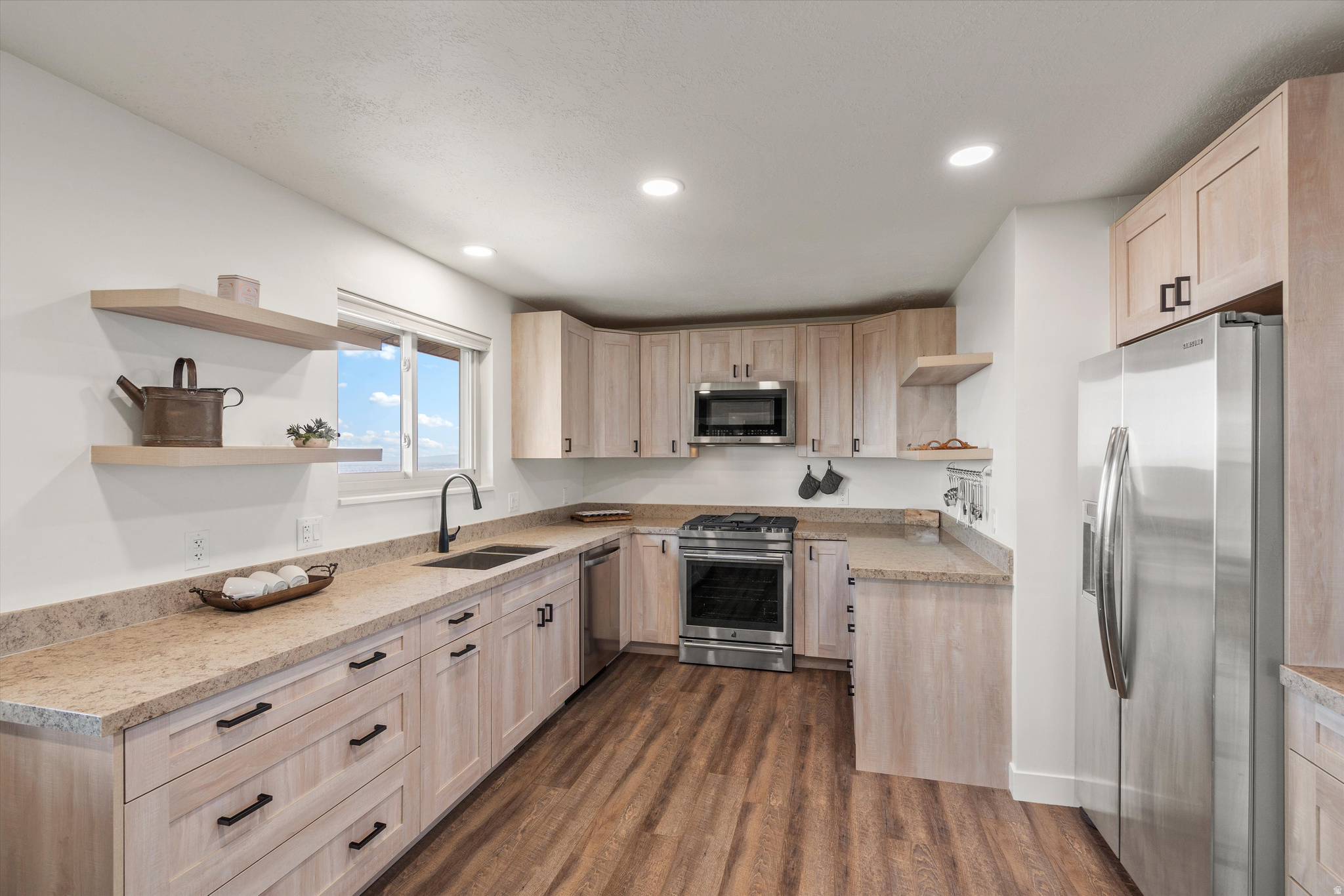 BEUS HILLS - Residential