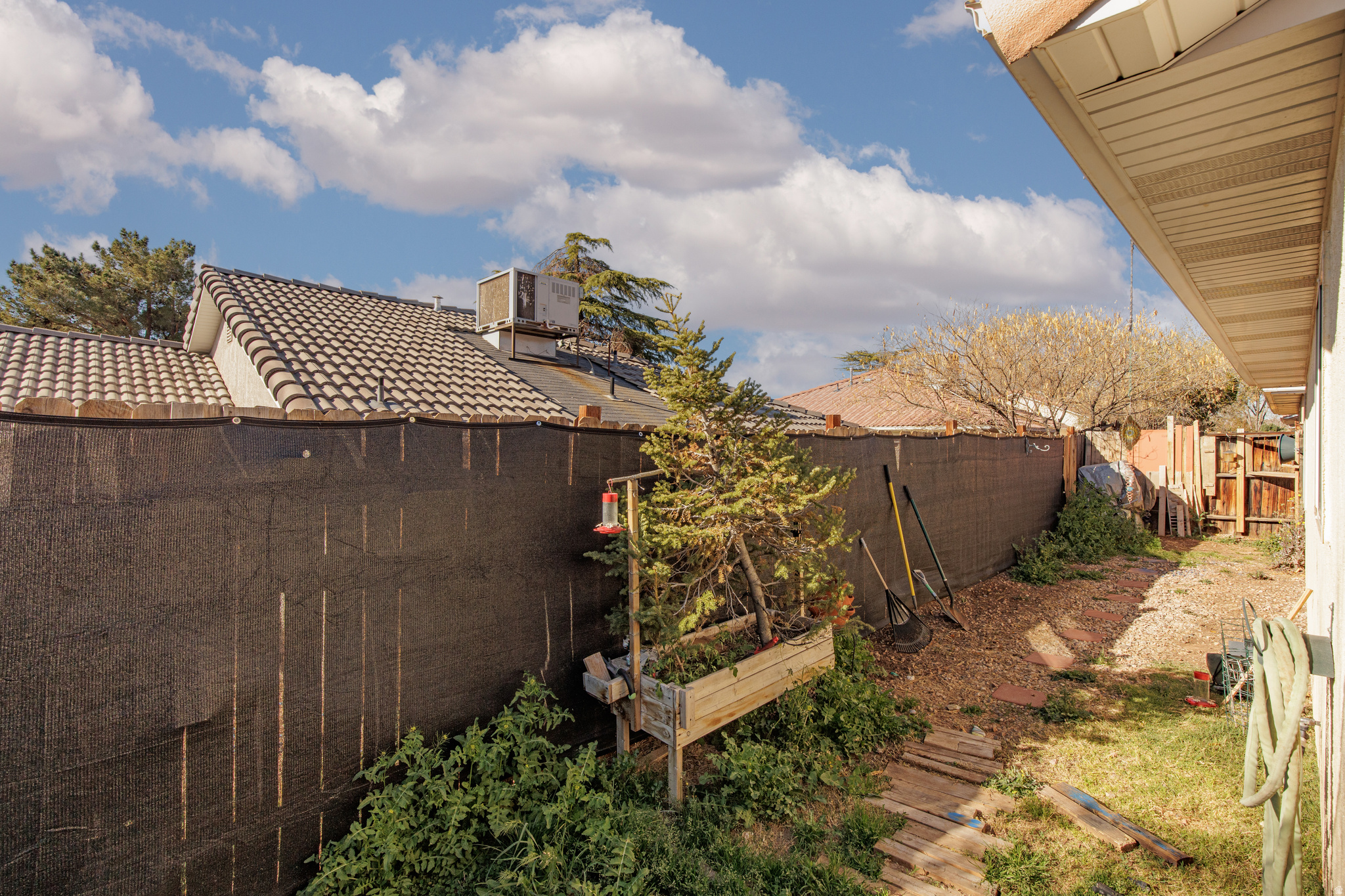 TWIN PALMS - Residential Income