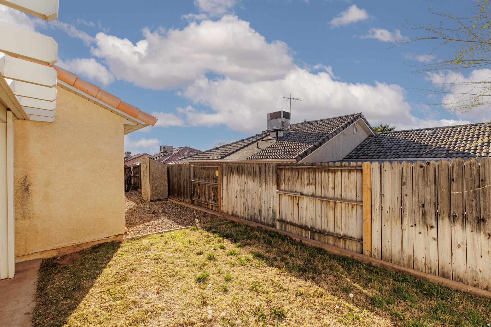 TWIN PALMS - Residential Income