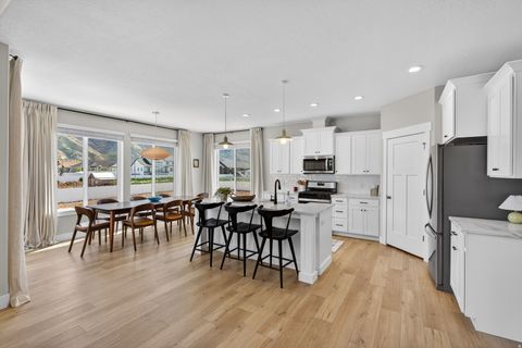 Tiny photo for 354 N 800 W, Mapleton, UT 84664 (MLS # 2152242)