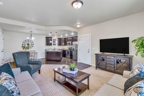 Photo of 282 W 605 N #A, Centerville, UT 84014 (MLS # 2144659)