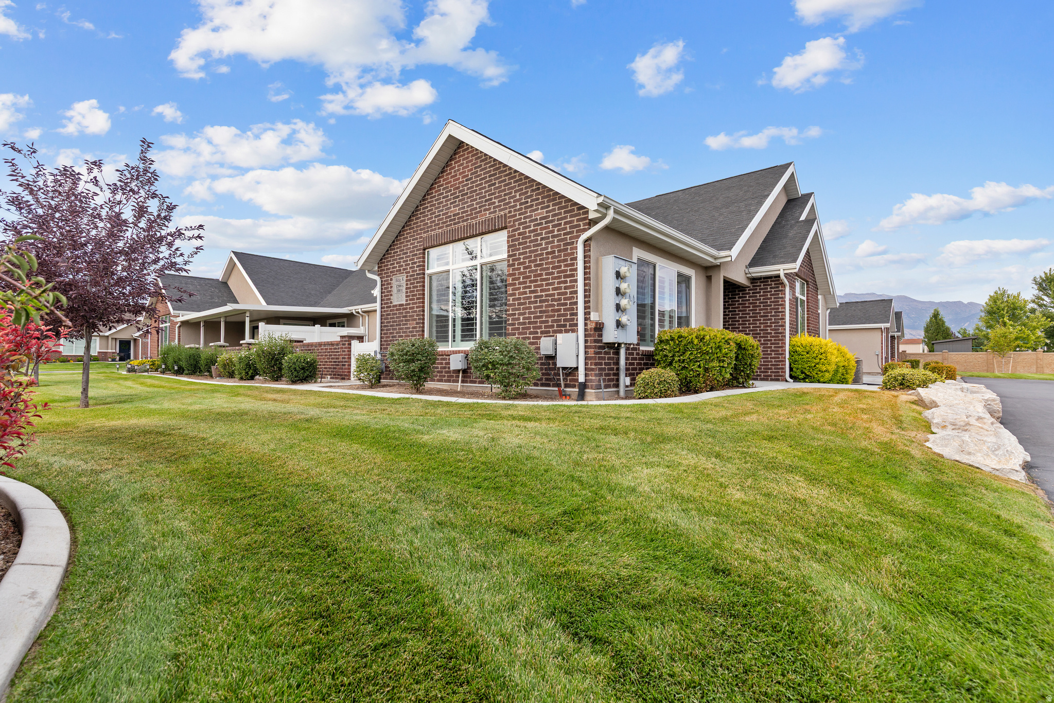 VILLAS PIONEER CROSSING - Residential