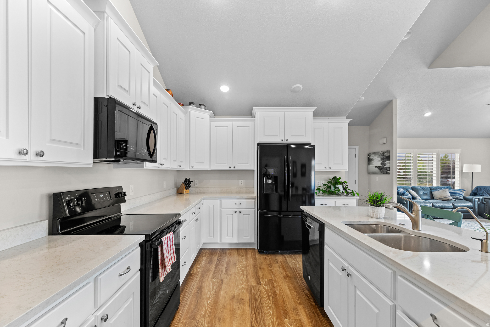 VILLAS PIONEER CROSSING - Residential