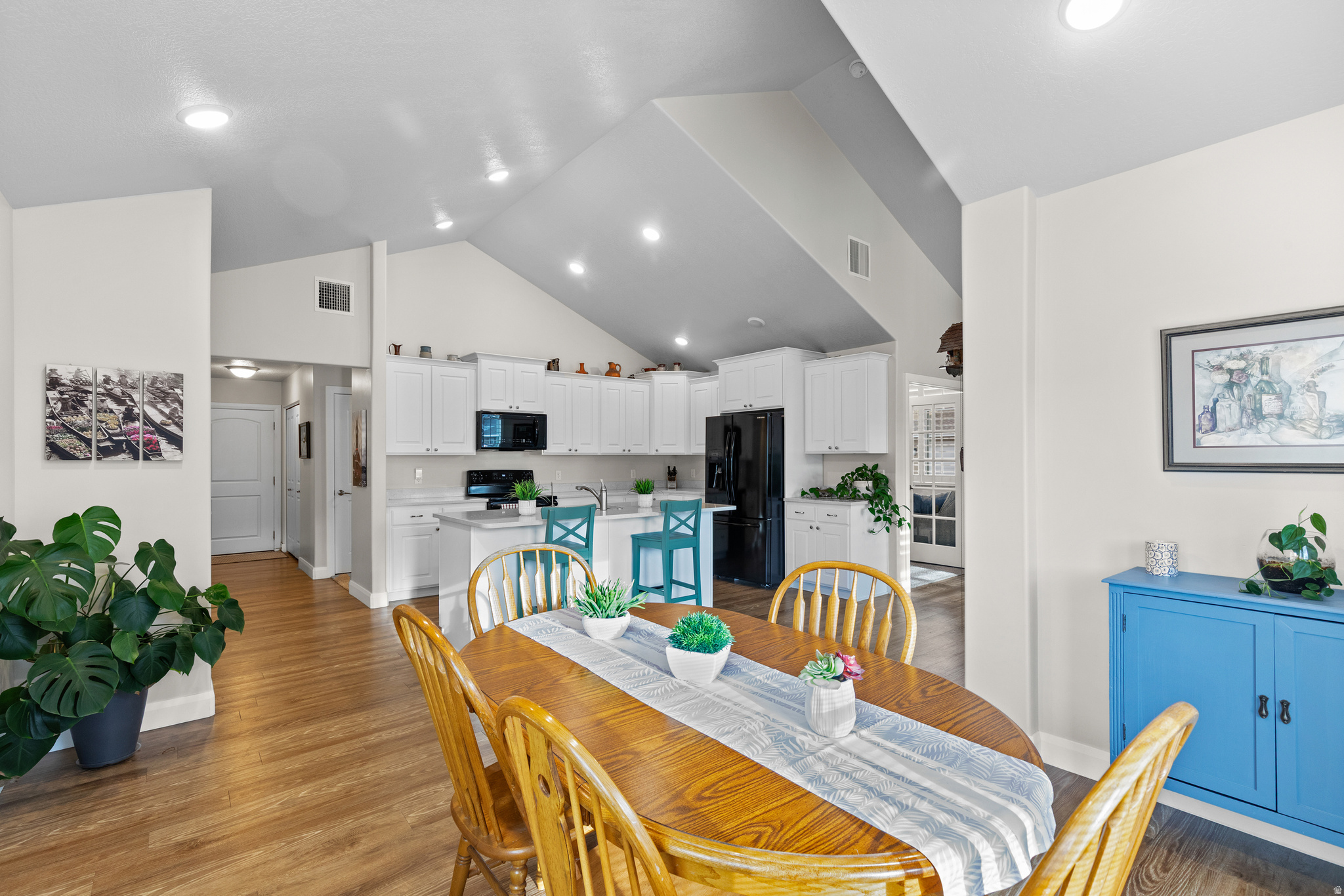 VILLAS PIONEER CROSSING - Residential