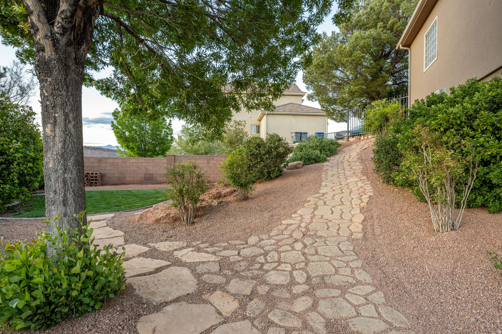 KNOLLS AT LITTLE VALLEY - Residential