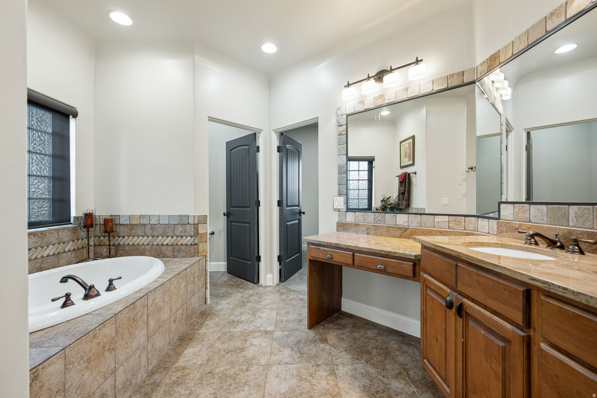 KNOLLS AT LITTLE VALLEY - Residential