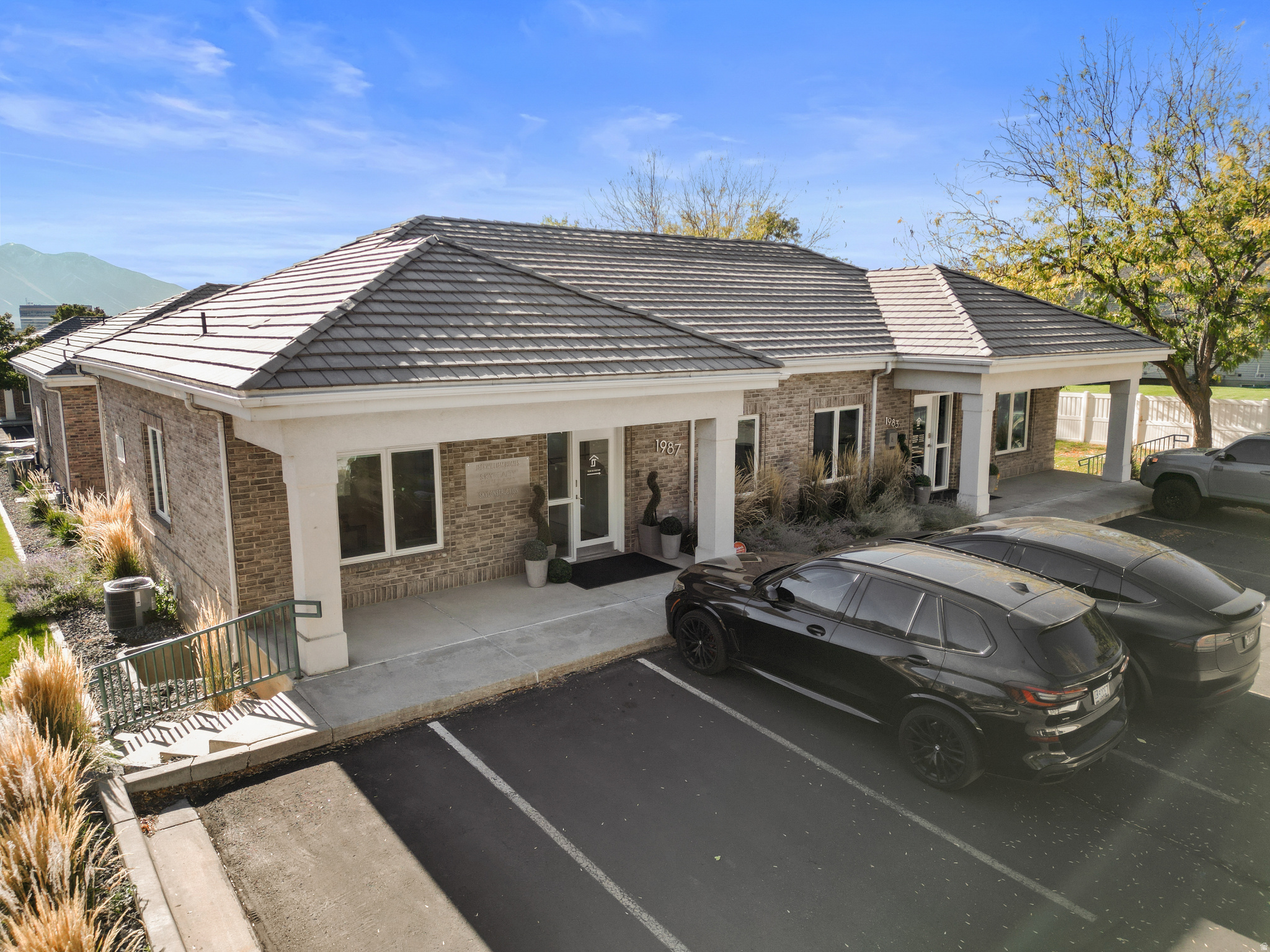 PINNACLE PARK - Commercial Sale