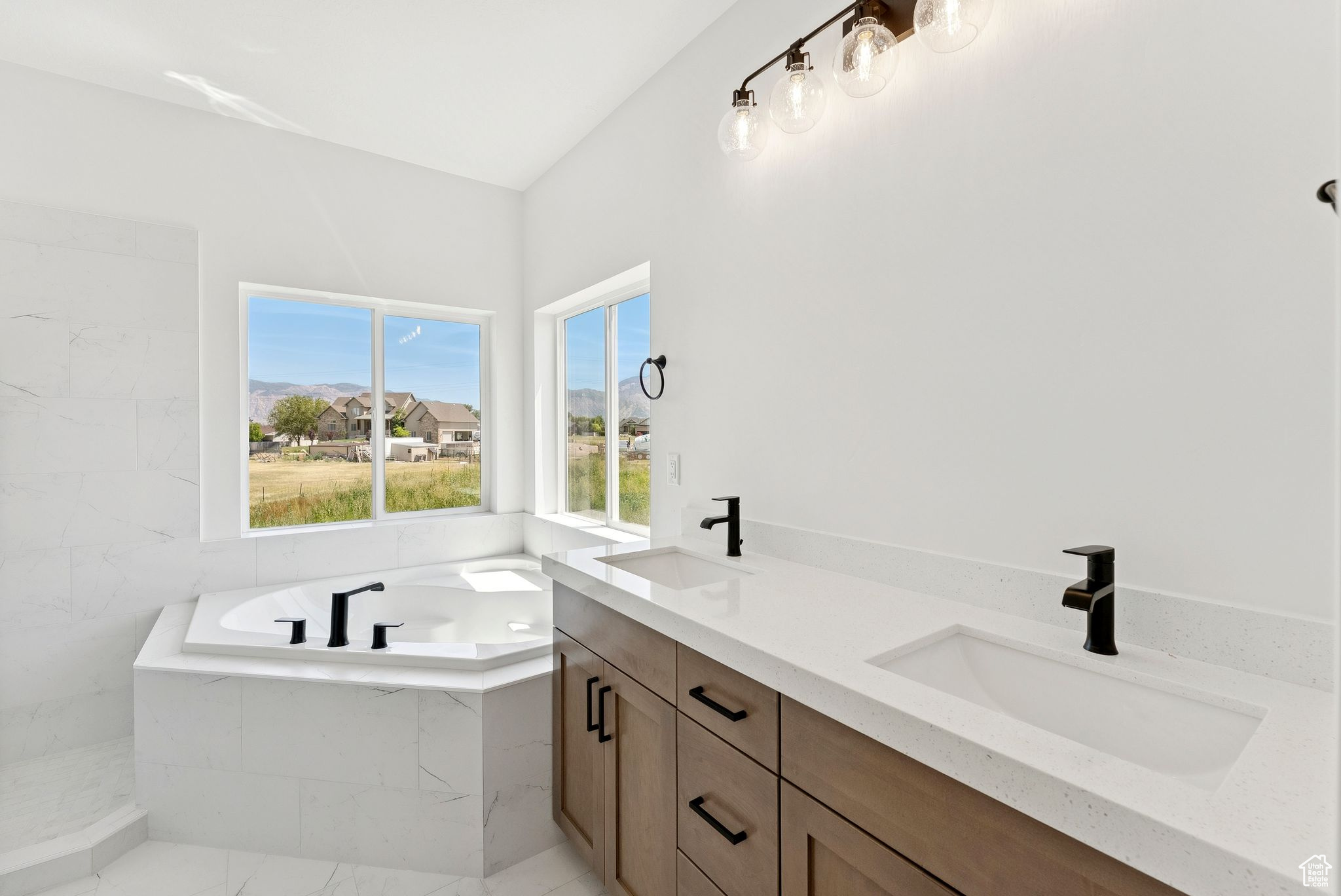 MACY LANE - Residential