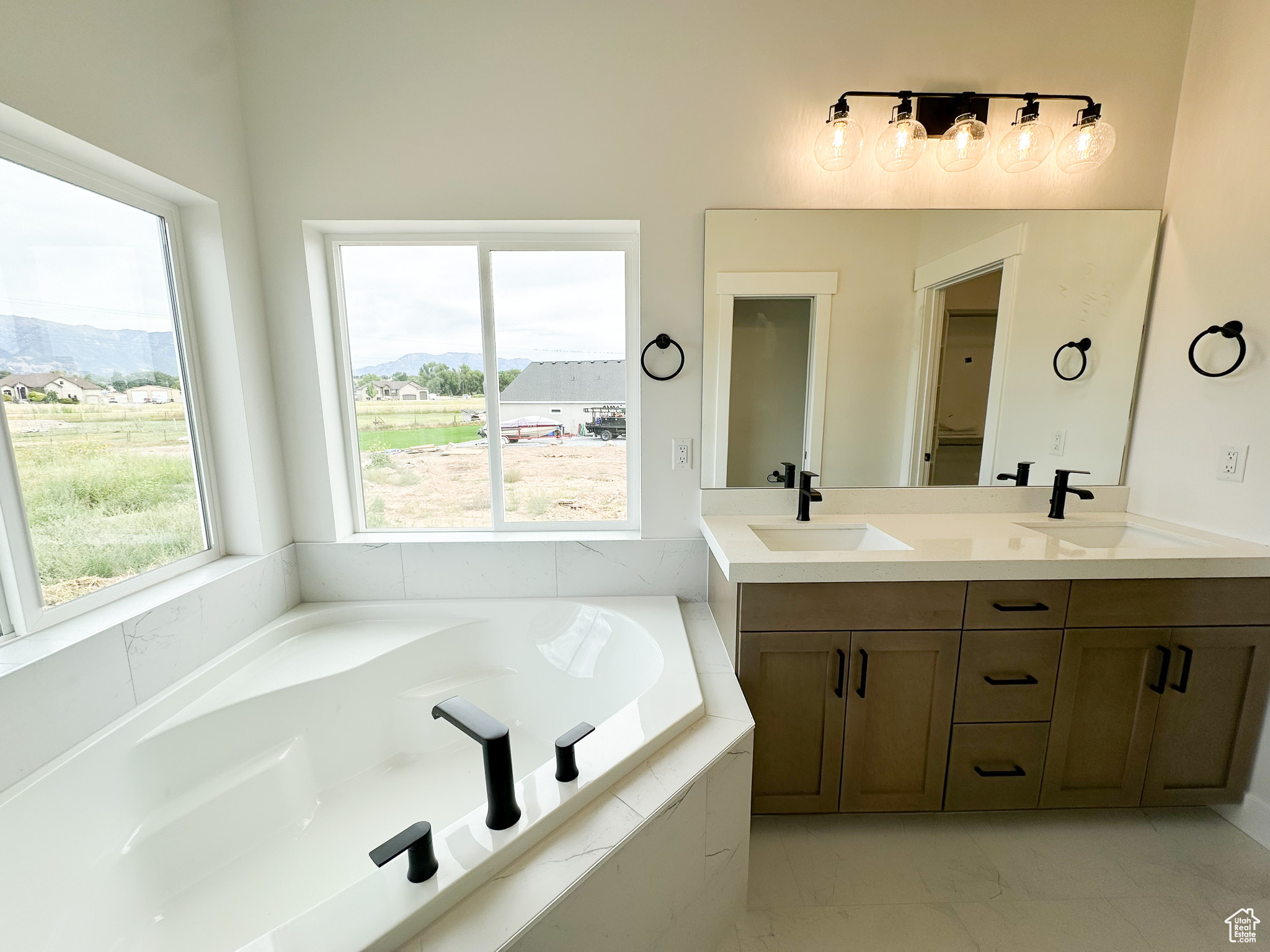 MACY LANE - Residential