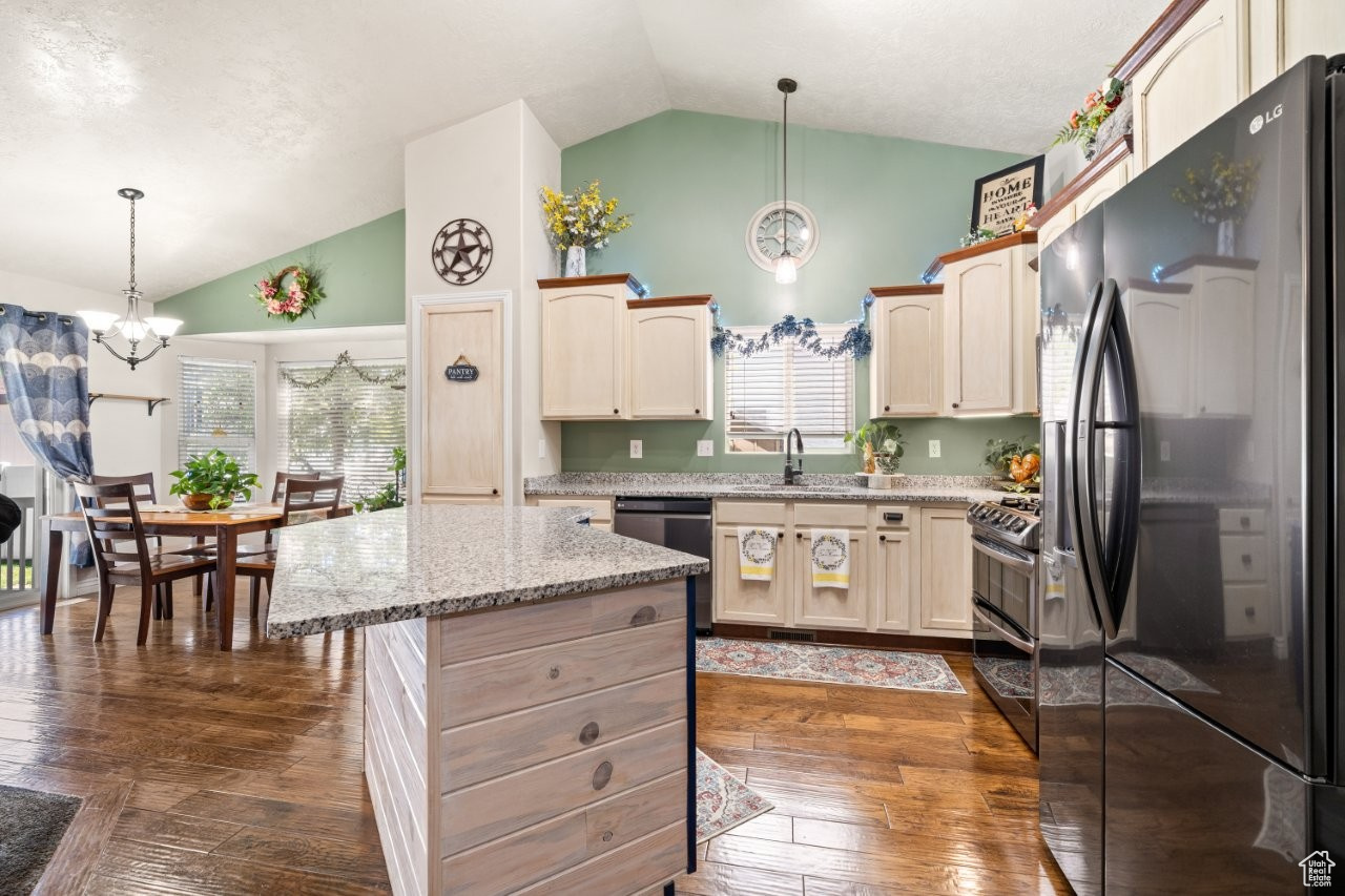 LEXINGTON ESTATES - Residential