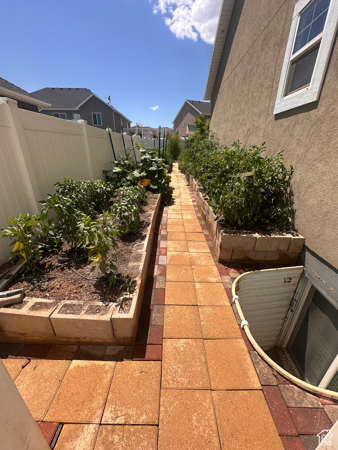 SUNRISE KNOLLS - Residential