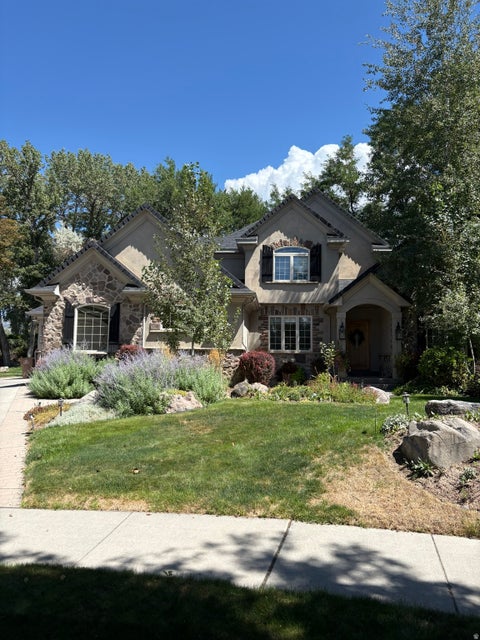 Photo of 1821 E SAWGRASS CIR, Draper, UT 84020 (MLS # 2185257)