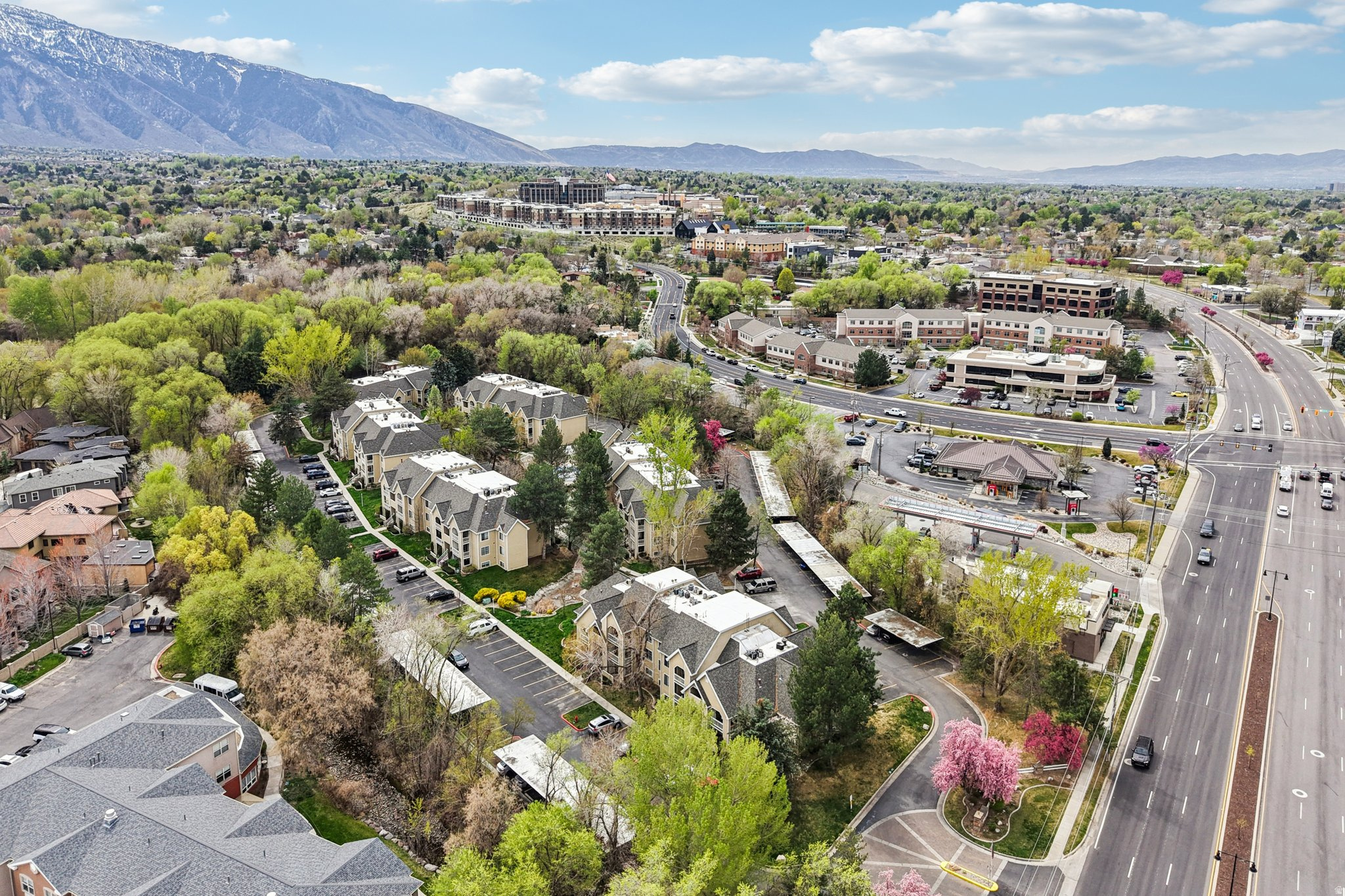 WATERSIDE COVE - Residential