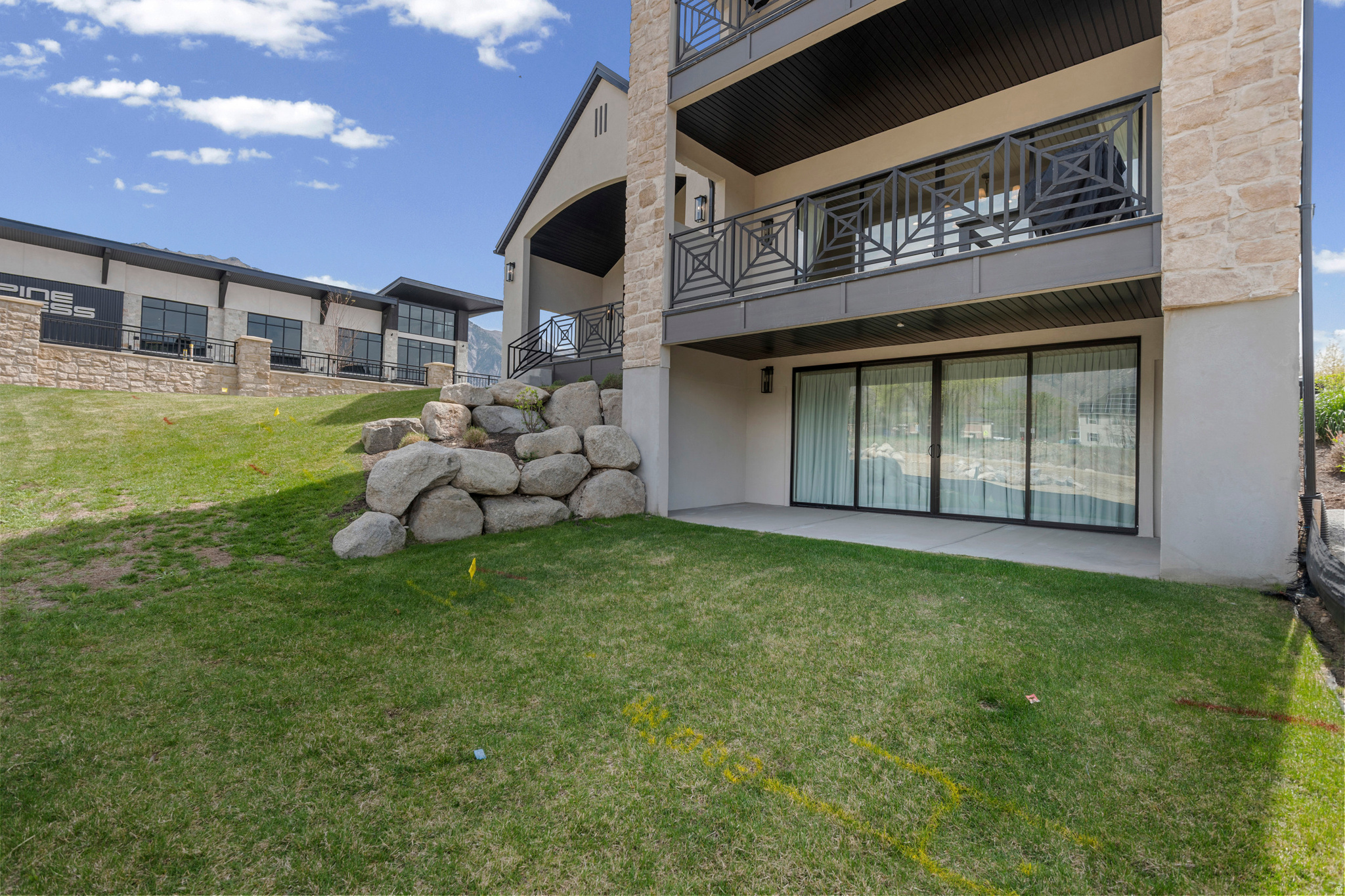 MONTDELLA - Residential Income