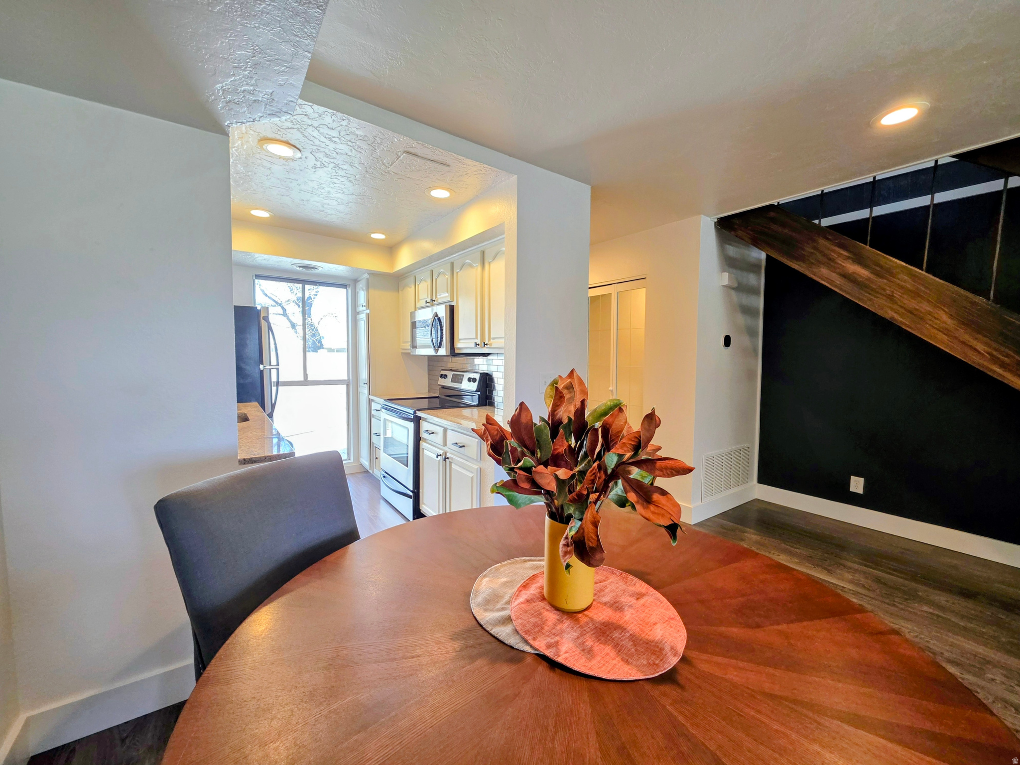 APPLEGATE CONDM - Residential