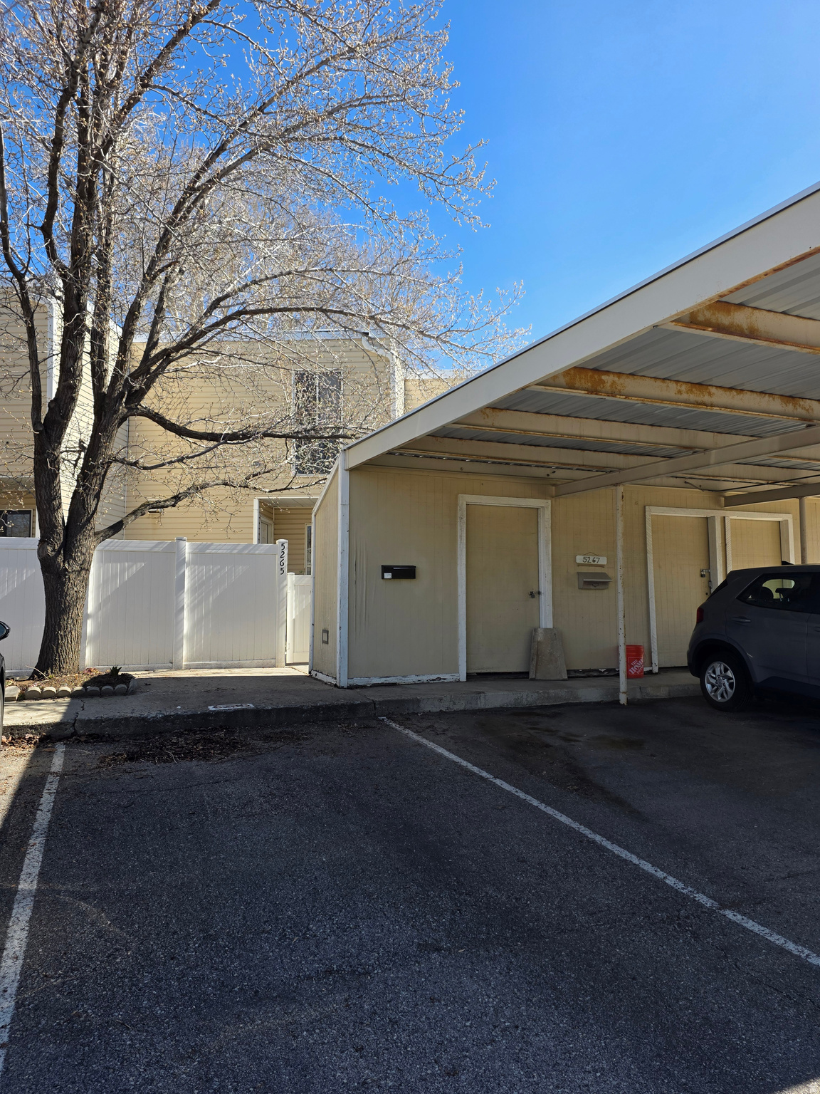 APPLEGATE CONDM - Residential