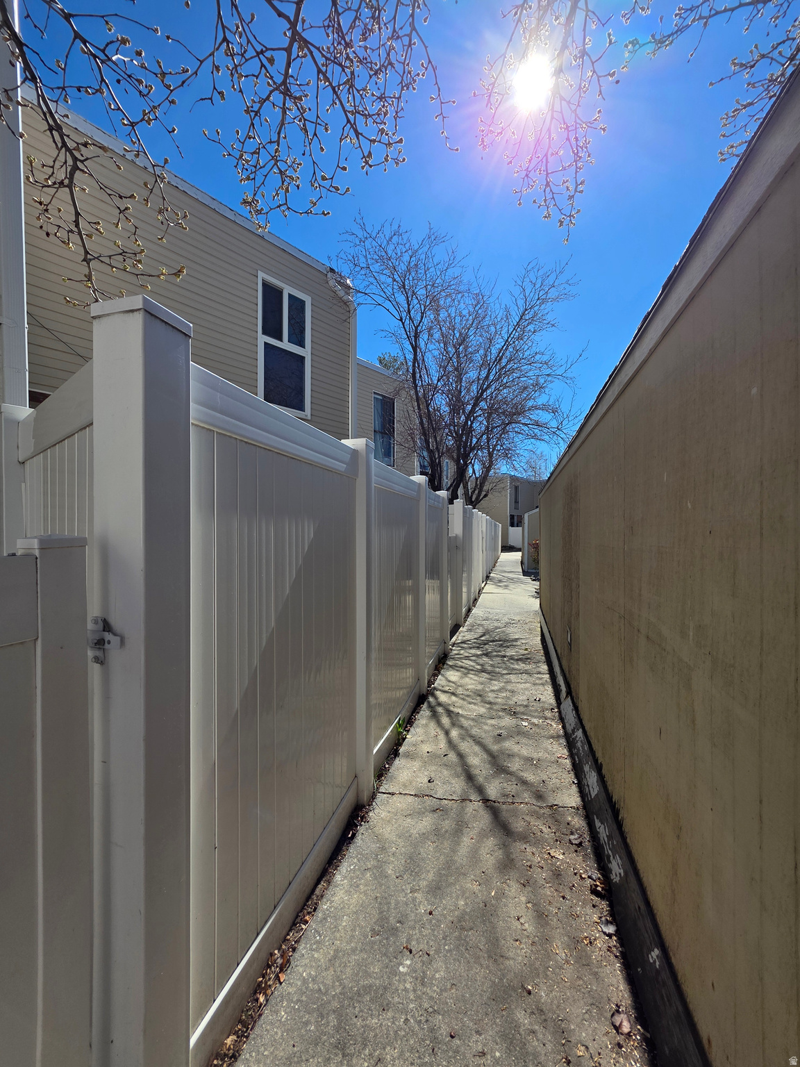 APPLEGATE CONDM - Residential