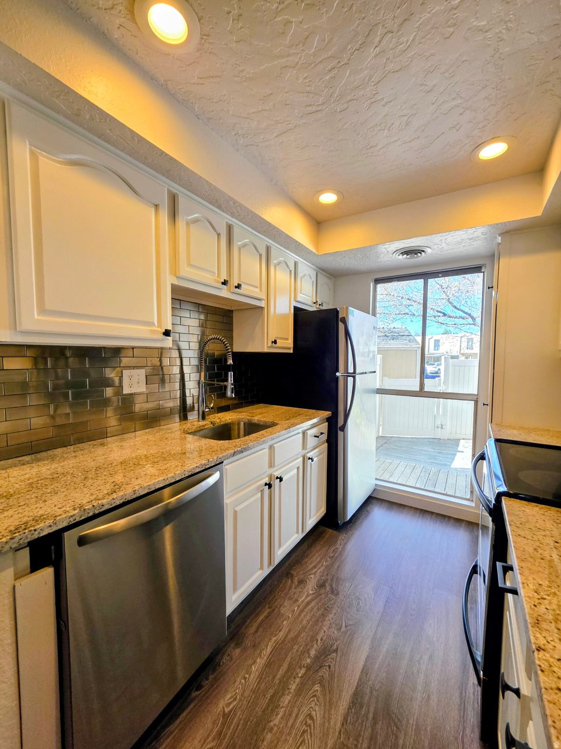 APPLEGATE CONDM - Residential