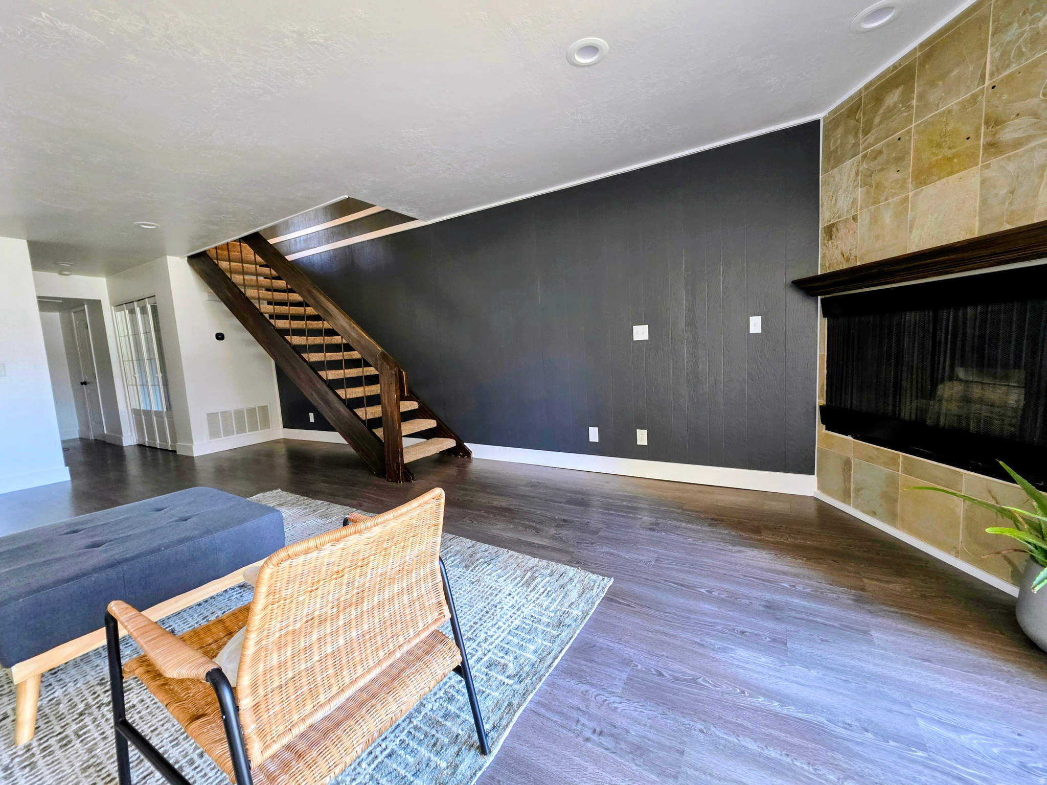 APPLEGATE CONDM - Residential