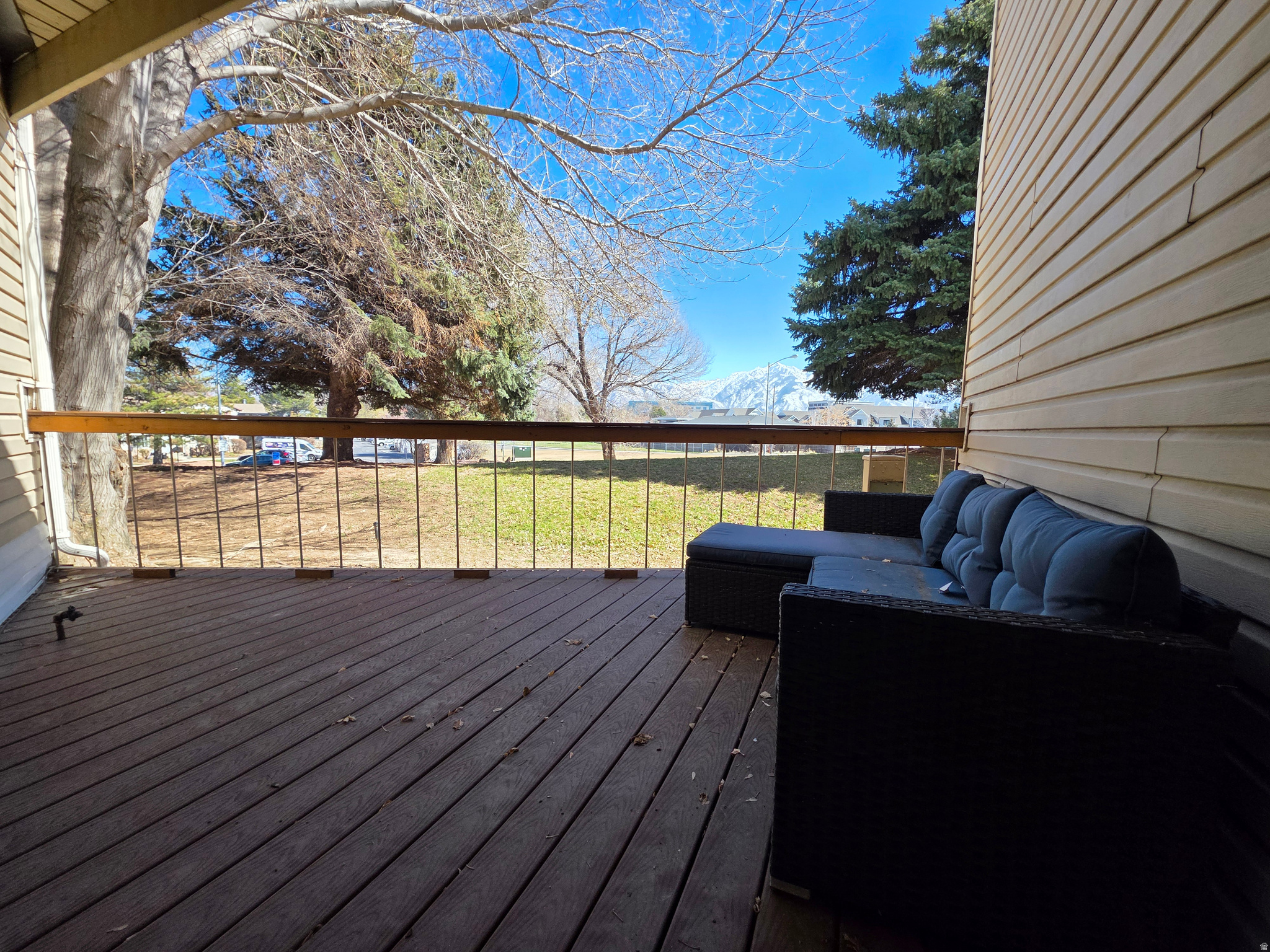 APPLEGATE CONDM - Residential