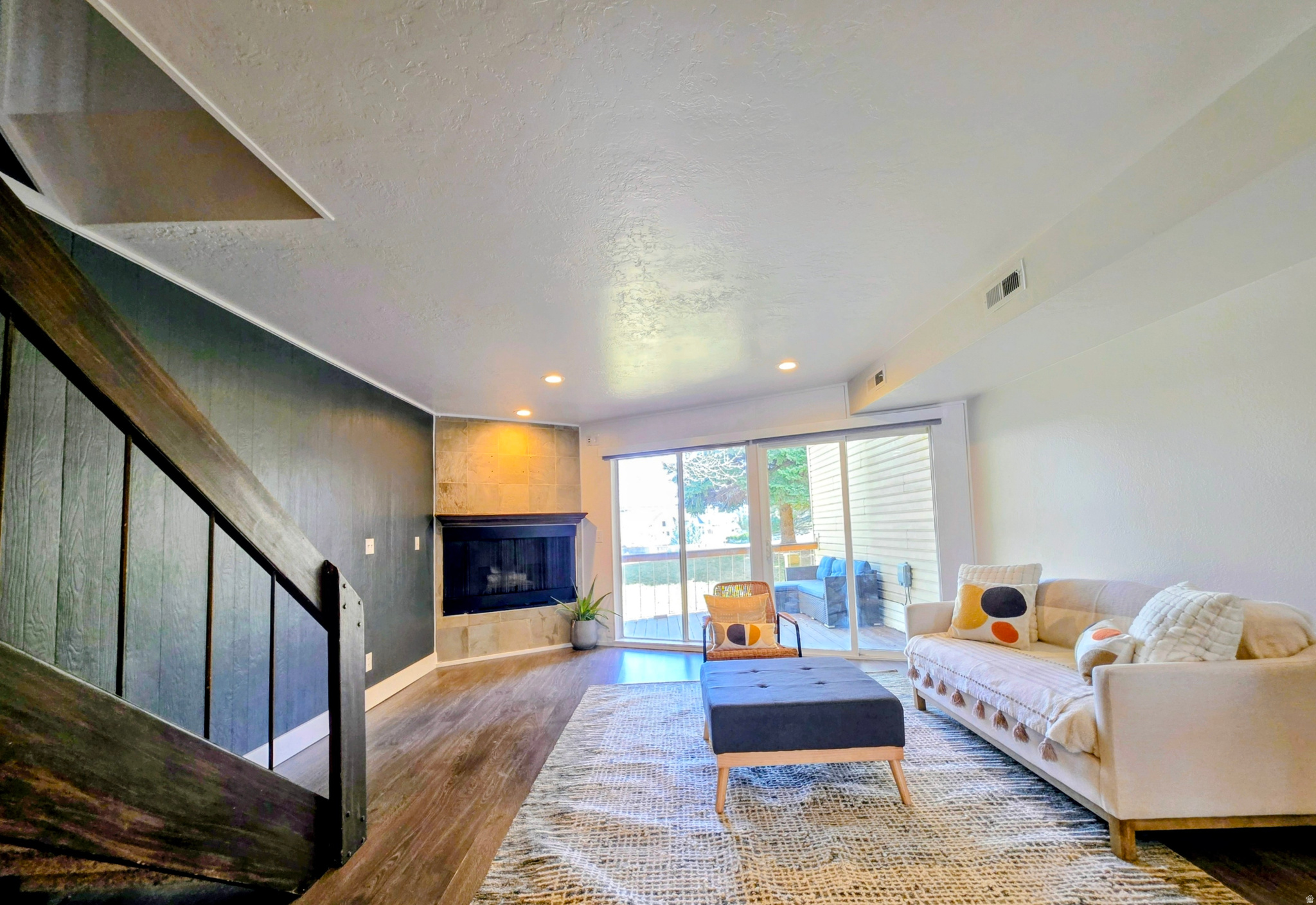 APPLEGATE CONDM - Residential