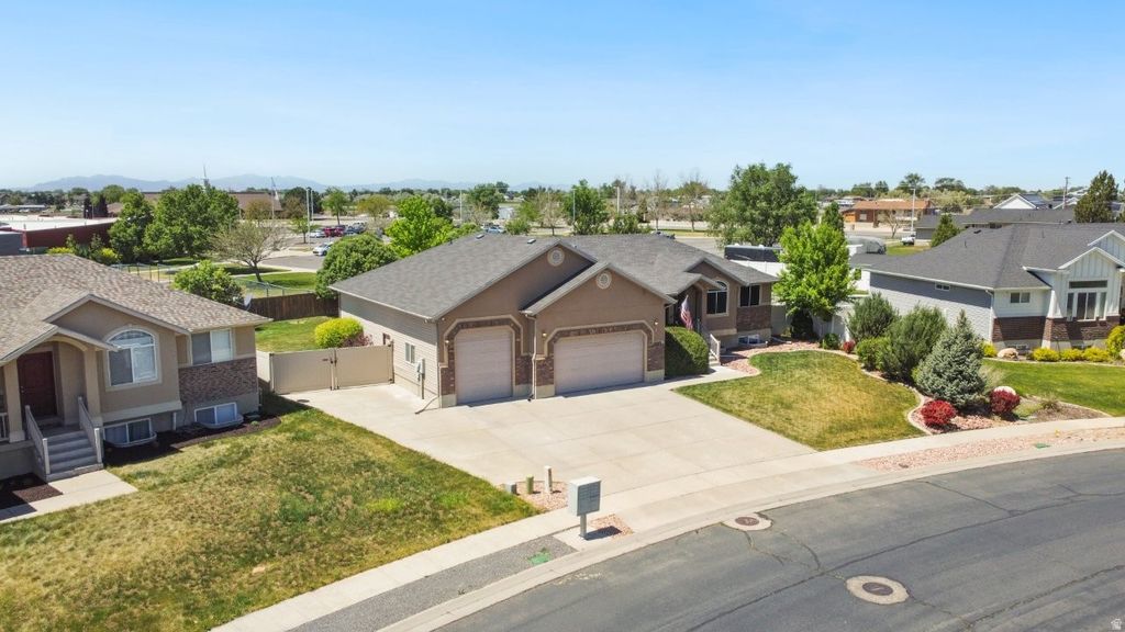 Photo of 5609 S 4525 W, Hooper, UT 84315 (MLS # 2158569)