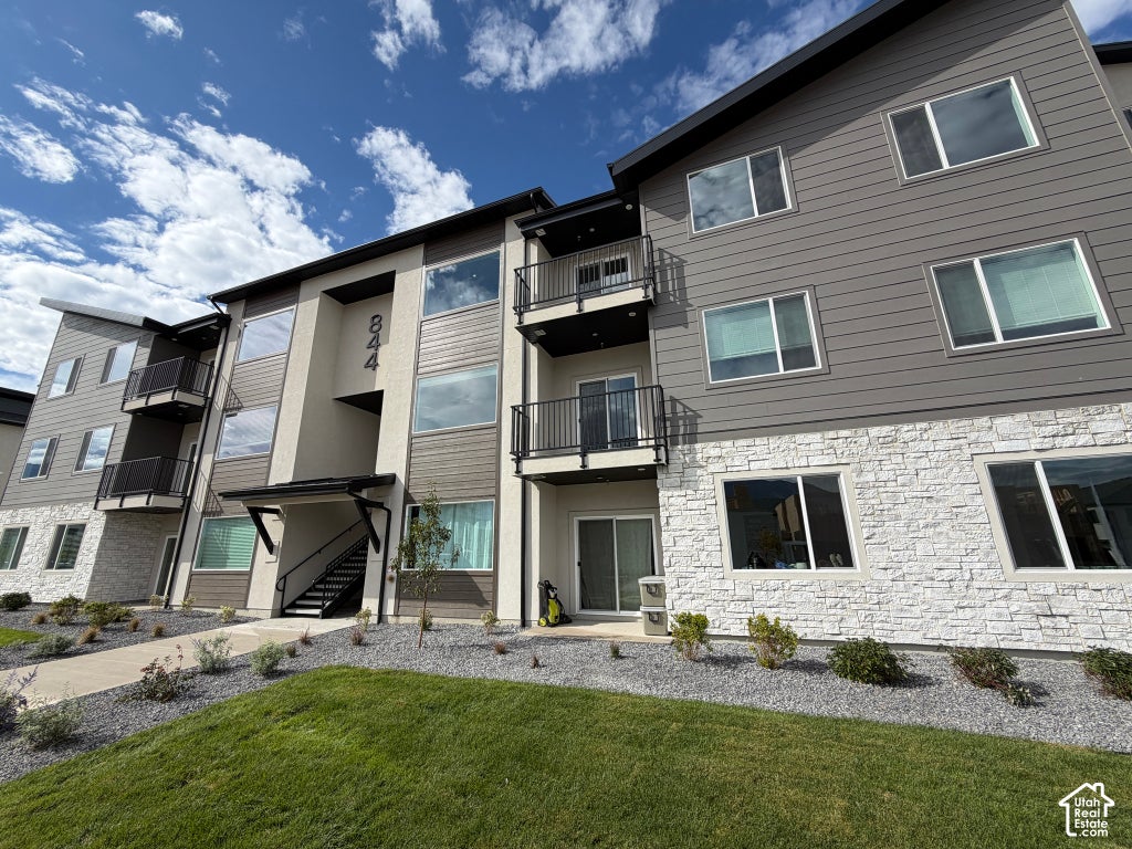 Photo of 351 E VOLUNTEER DR #11-203, Spanish Fork, UT 84660 (MLS # 2187940)