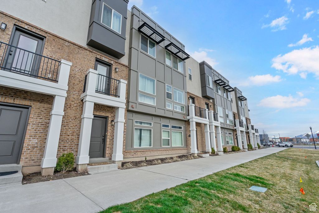 Photo of 60 N 1100 W, Farmington, UT 84025 (MLS # 2072476)