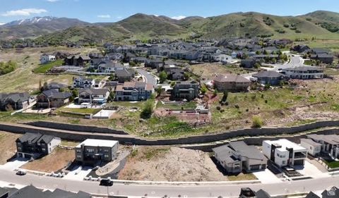 Photo of 871 S WINTER LN, North Salt Lake, UT 84054 (MLS # 2061037)