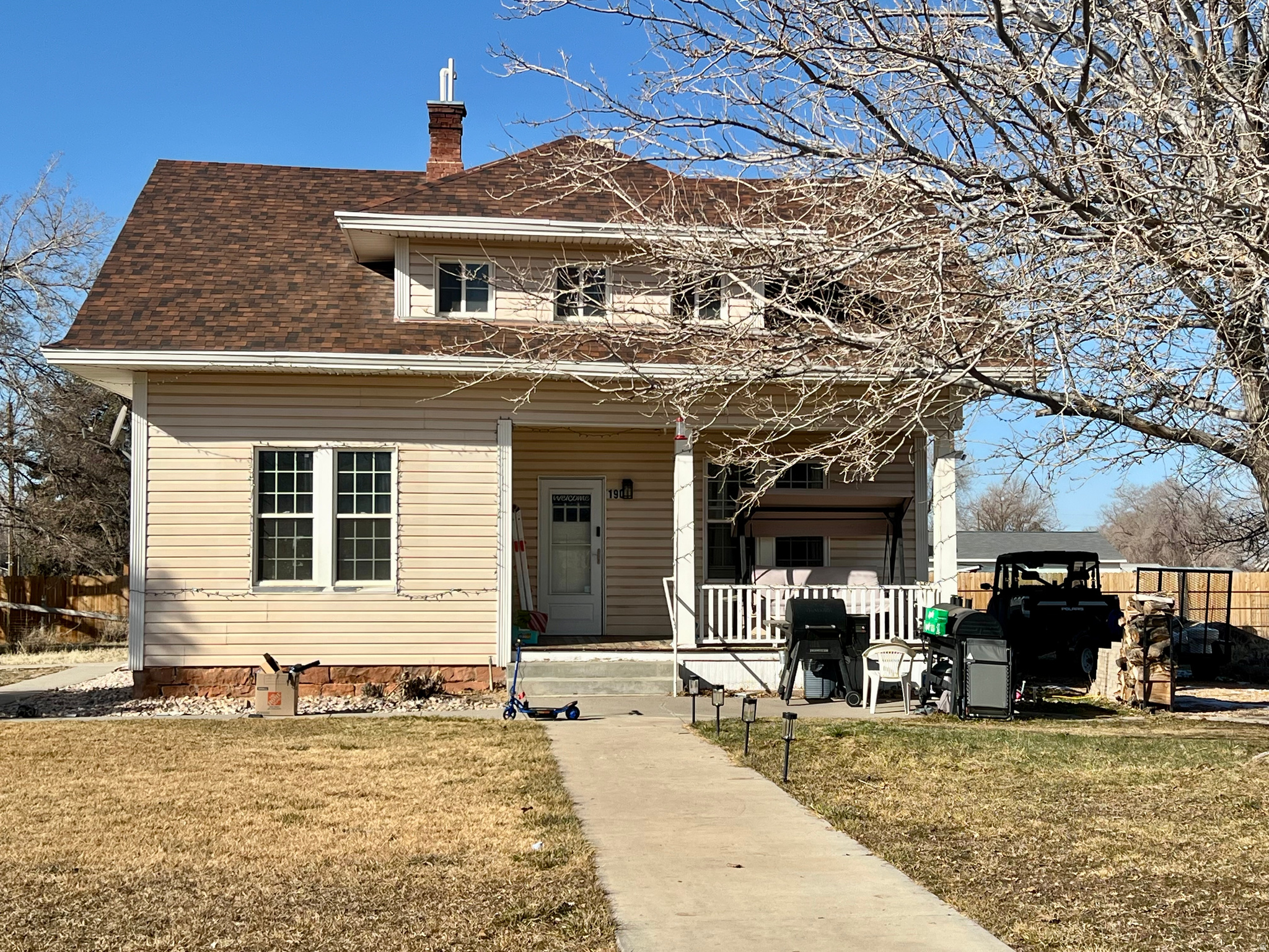 Main image without alt text