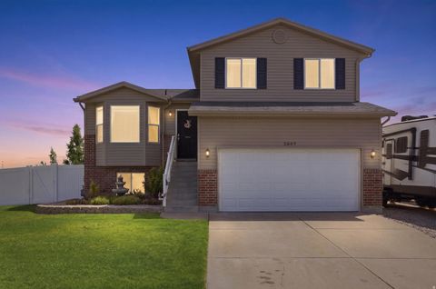 Tiny photo for 2647 W 2300 S, Syracuse, UT 84075 (MLS # 2161338)
