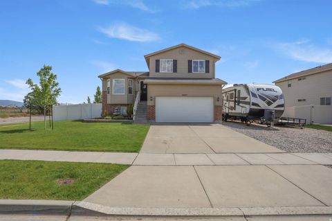 Tiny photo for 2647 W 2300 S, Syracuse, UT 84075 (MLS # 2161338)