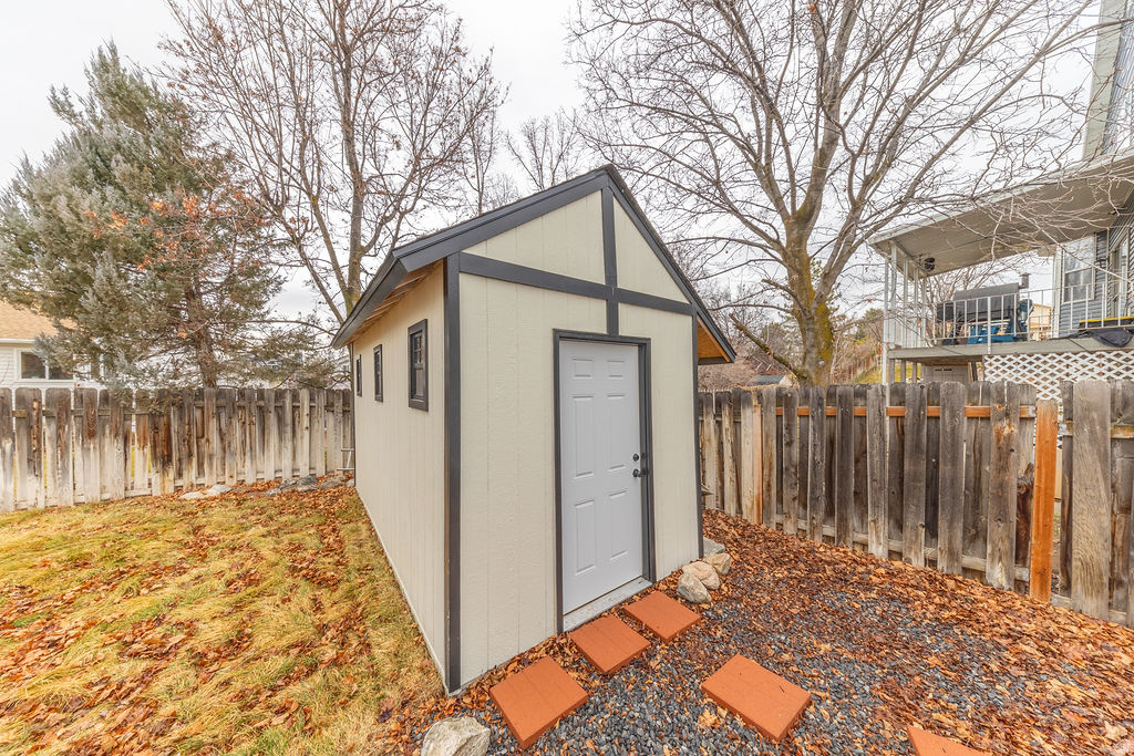 OAK WOOD HILLS - Residential