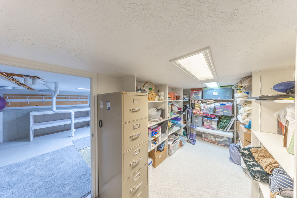 OAK WOOD HILLS - Residential