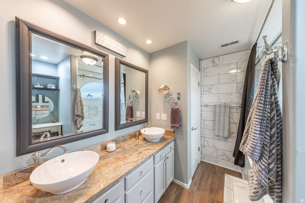 OAK WOOD HILLS - Residential