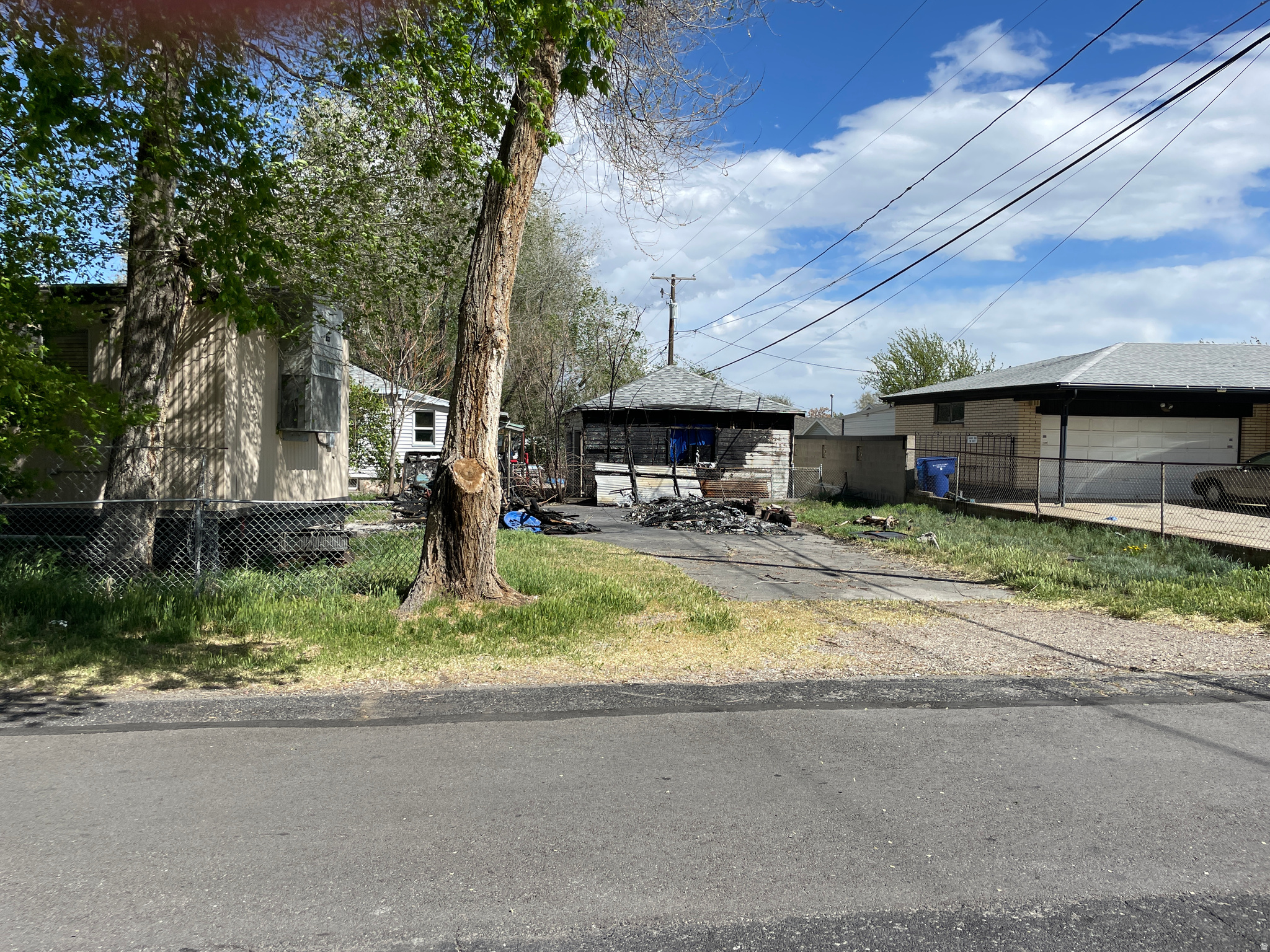 Main image without alt text