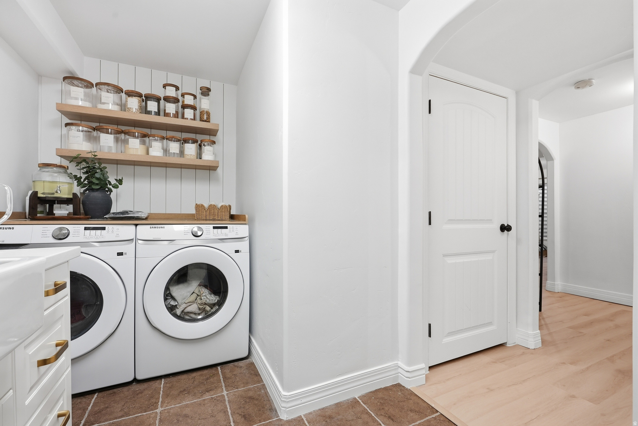 EAGLES GATE - Residential