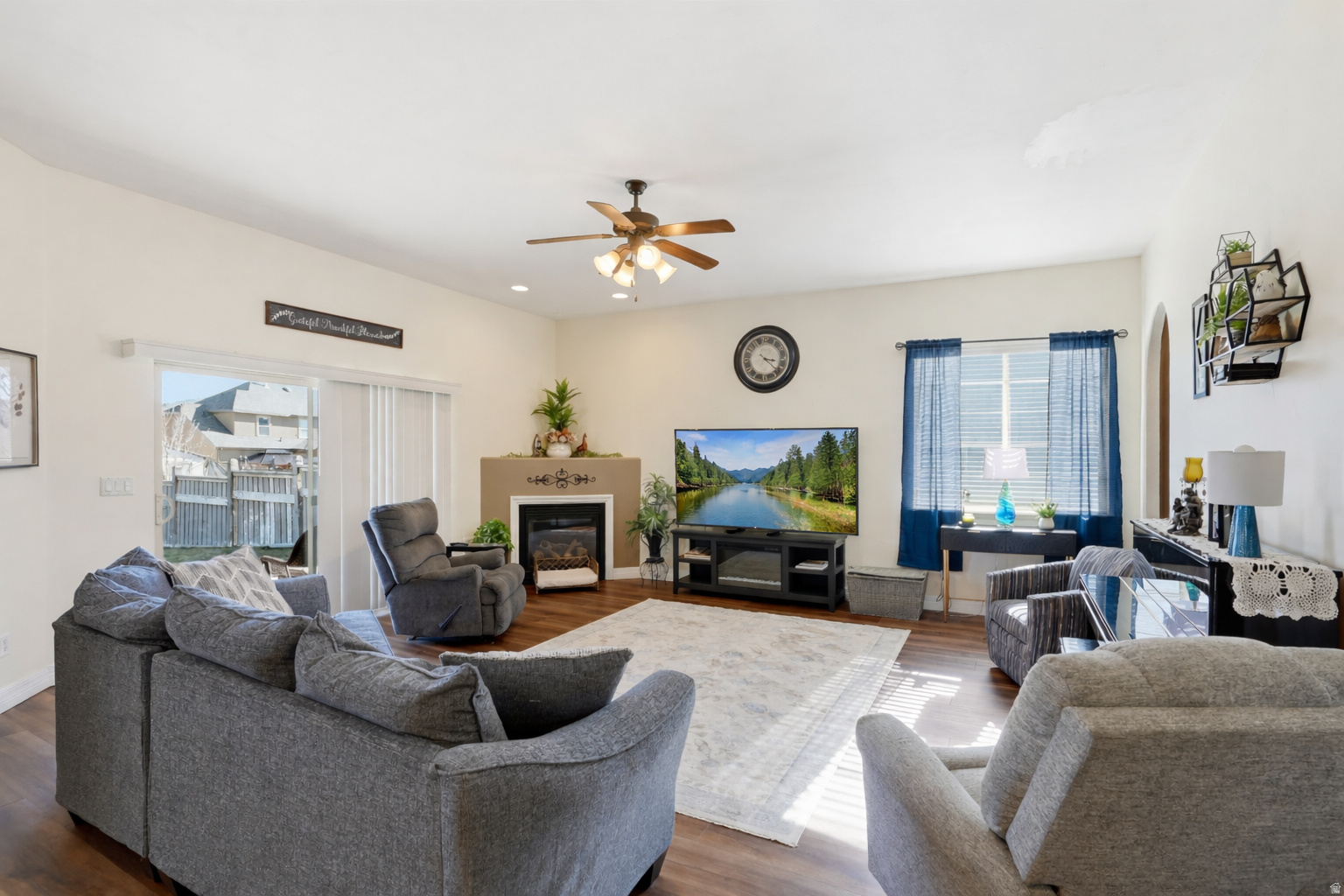 EAGLES GATE - Residential