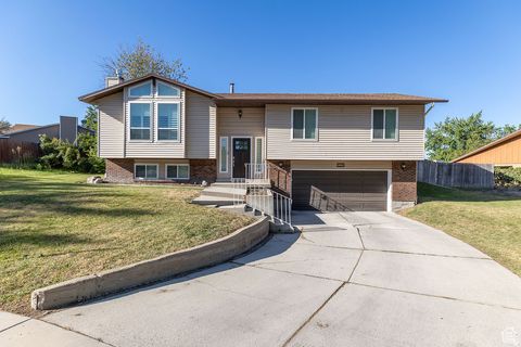 Photo of 228 E GOLDEN WILLOW CIR, Sandy, UT 84070 (MLS # 2151297)