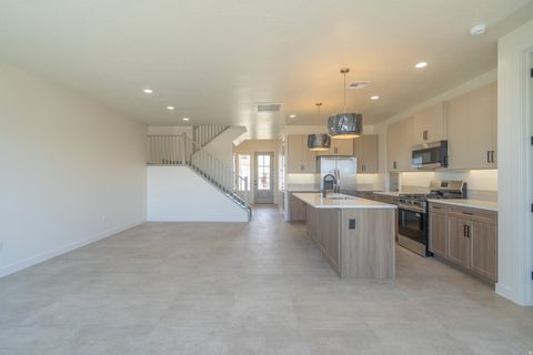 Tiny photo for 2967 W 570 N, Hurricane, UT 84737 (MLS # 2158720)