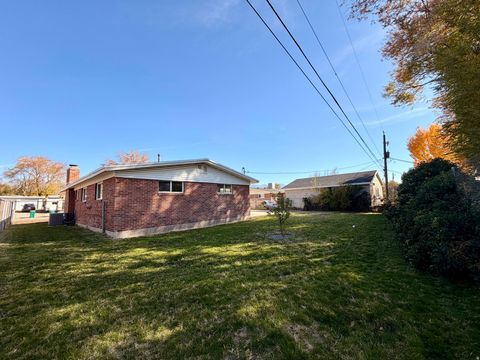 Tiny photo for 482 VICKIE LN, Clearfield, UT 84015 (MLS # 2122557)