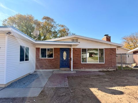 Tiny photo for 482 VICKIE LN, Clearfield, UT 84015 (MLS # 2122557)