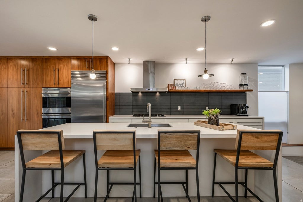 Photo of 665 S 900 E, Salt Lake City, UT 84102 (MLS # 2184050)