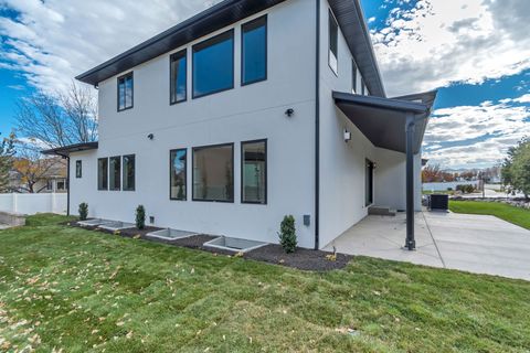 Tiny photo for 3168 W CHALK CREEK WAY, South Jordan, UT 84095 (MLS # 2127472)